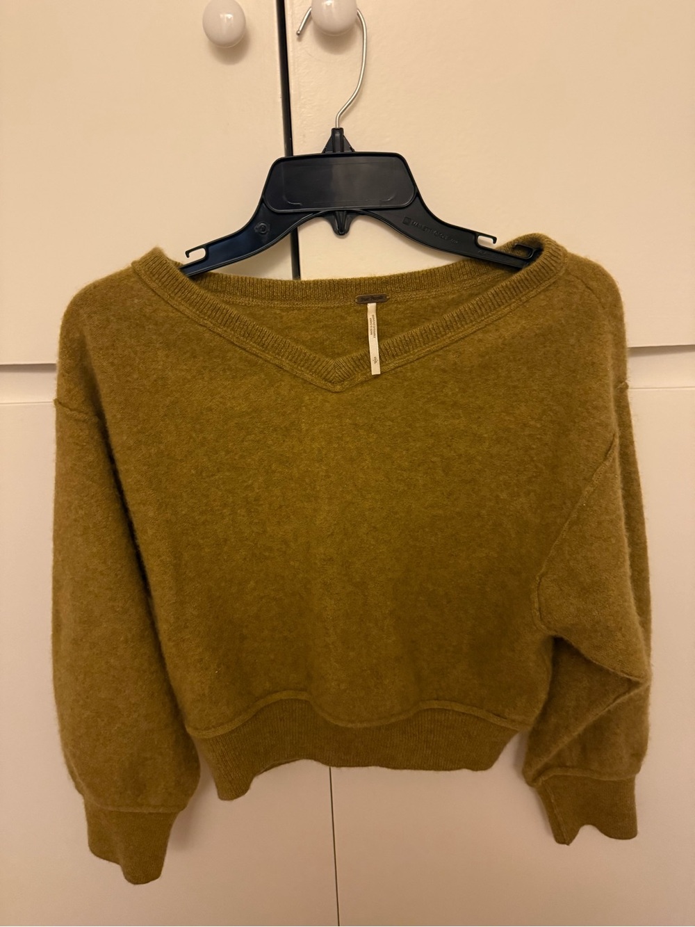 Free People Cashmere Pullover Sweater in the shade Wasabi LIKE NEW